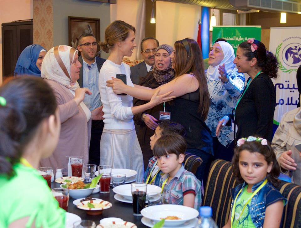 بمناسبة ليلة القدر .. السيدة أسماء الأسد تشارك في إفطار “لمة خير” بحمص